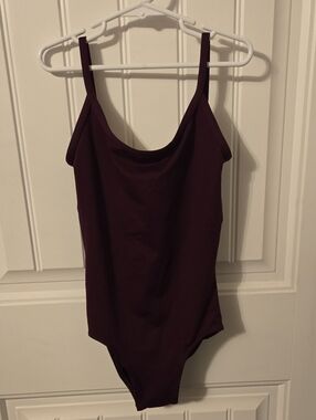 Women’s Scoop Neck Bodysuit in Deep Plum